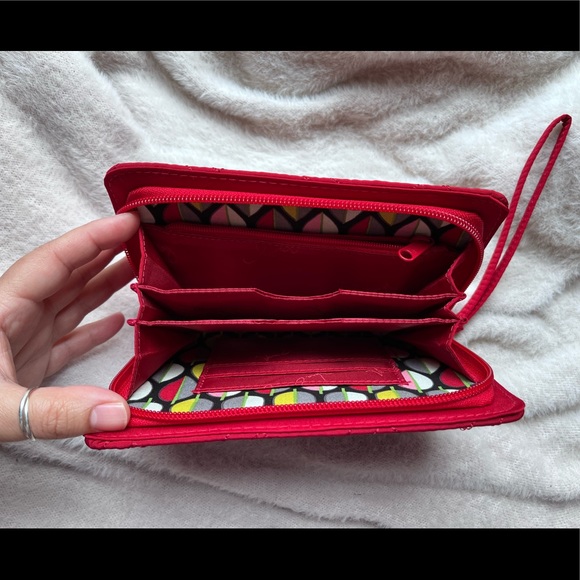 ❣️Vera Bradley Red Wristlet Wallet❣️ - Picture 8 of 13